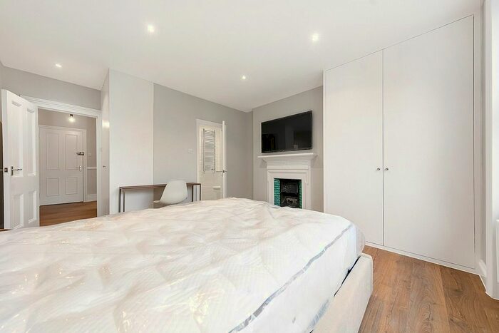 2 Bedroom Flat To Rent In Enmore Road, London, SW15
