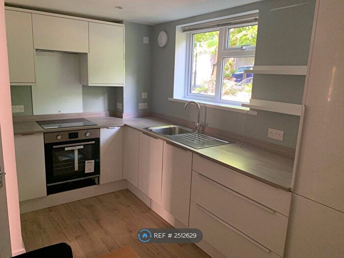 2 Bedroom Flat To Rent In Trotsworth Court, Virginia Water, Surrey, GU25