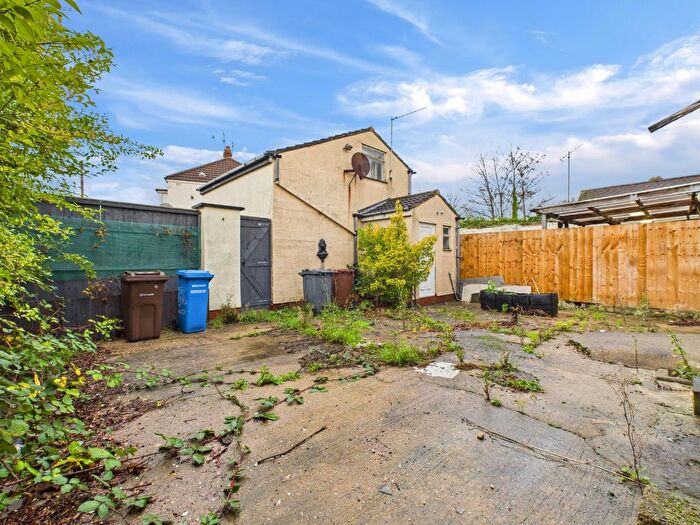 3 Bedroom Semi Detached House For Sale In County Road South, Hull, HU5