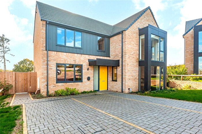 4 Bedroom Detached House For Sale In Woodlands Grove, Stapleford Abbotts, Essex, RM4