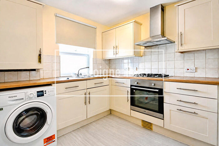 1 Bedroom Flat To Rent In Balmoral Road - Worcester Park, KT4