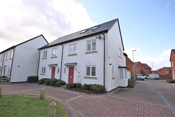 3 Bedroom Semi-Detached House To Rent In Camellia Way, Whiteley, PO15