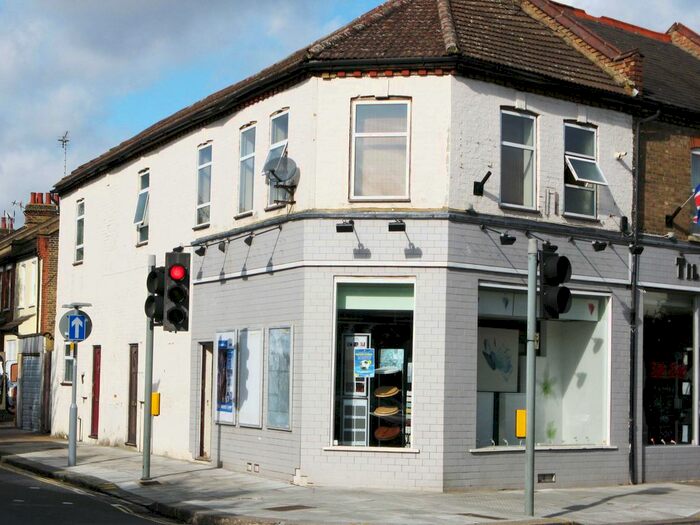 1 Bedroom Flat To Rent In Stanley Road, Teddington, Middlesex, TW11