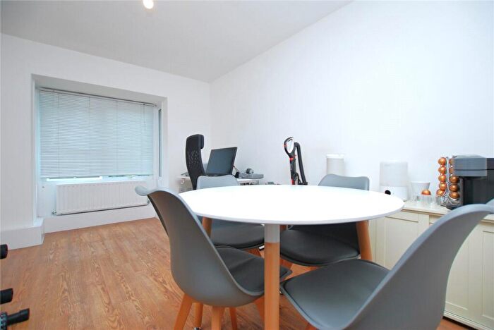 1 Bedroom Apartment To Rent In Cross Lanes, Guildford, Surrey, GU1