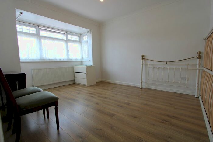 1 Bedroom Flat To Rent In Bridgewood Road, Streatham Vale, SW16