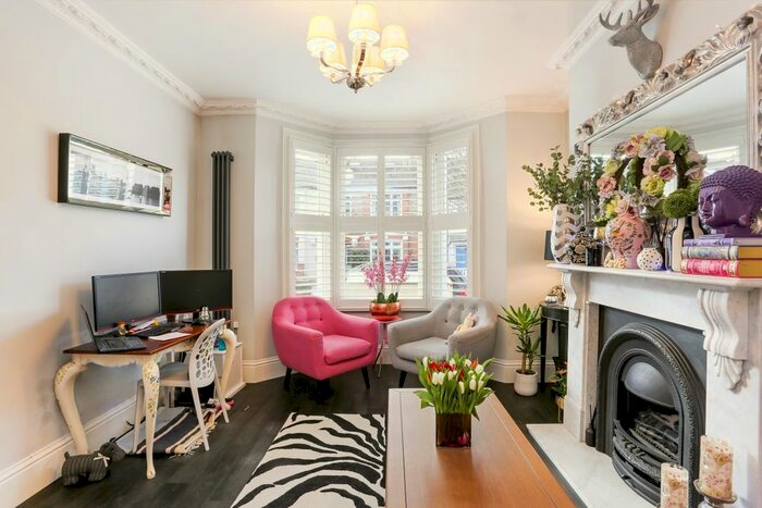 5 Bedroom Semi-Detached House To Rent In Chestnut Road, London SW20
