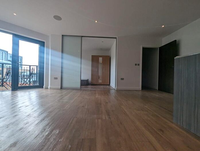 2 Bedroom Flat To Rent In Aerodrome Road, Beaufort Park, London, NW9