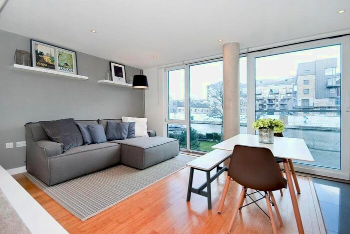 Studio To Rent In Graham Street, London, N1