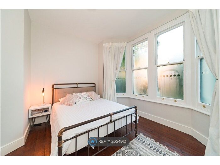 2 Bedroom Flat To Rent In Brixton Hill, London, SW2