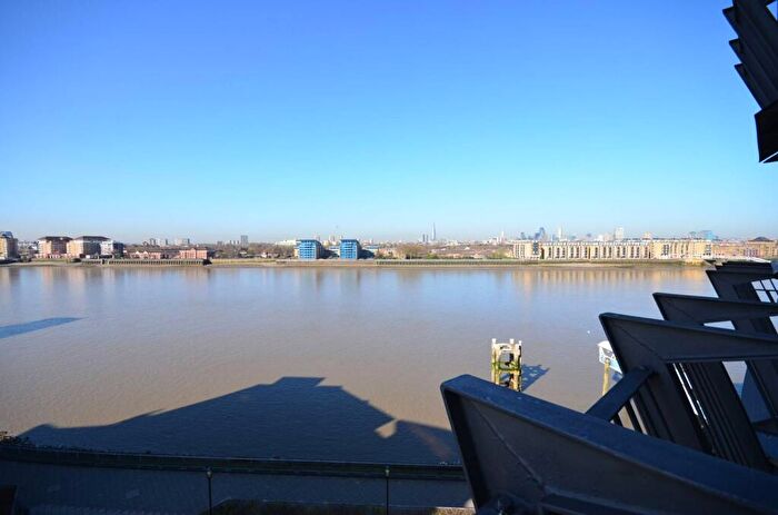 2 Bedroom Flat To Rent In Waterman Building, Canary Wharf, London, E14