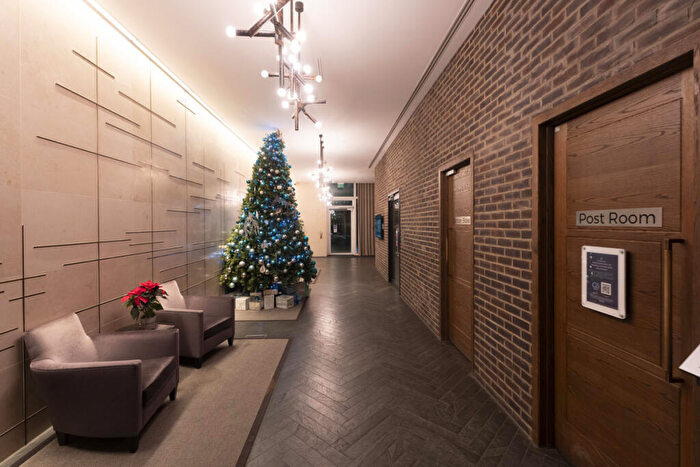 2 Bedroom Flat To Rent In Ostro Tower, Harbour Way, London, E14