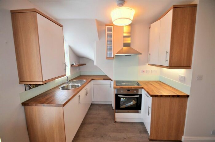 3 Bedroom Flat To Rent In Victoria Road, Mill Hill, NW7