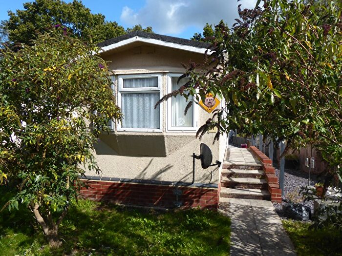 1 Bedroom Mobile/park Home For Sale In East Hill Park, Ashen Grove Road, East Hill, Nr Kemsing, Sevenoaks, TN15