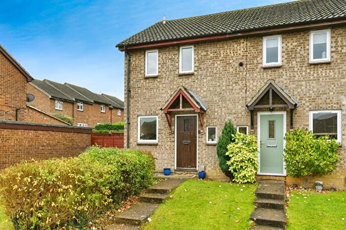 2 Bedroom End Of Terrace House For Sale In Burns Close, Hitchin, SG4