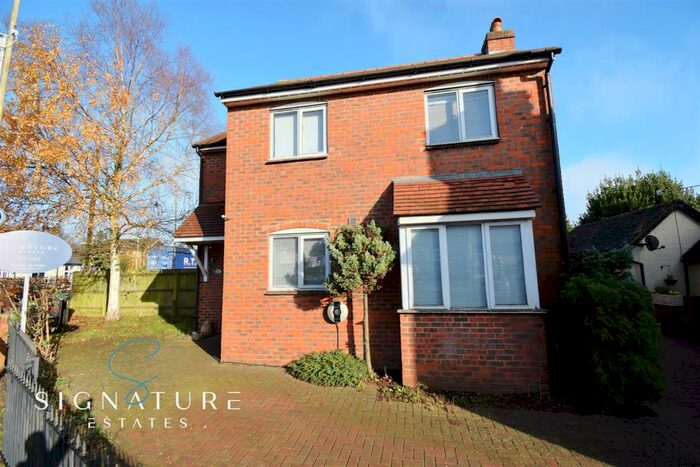 2 Bedroom Detached House To Rent In High Street, Bovingdon, Hemel Hempstead, HP3