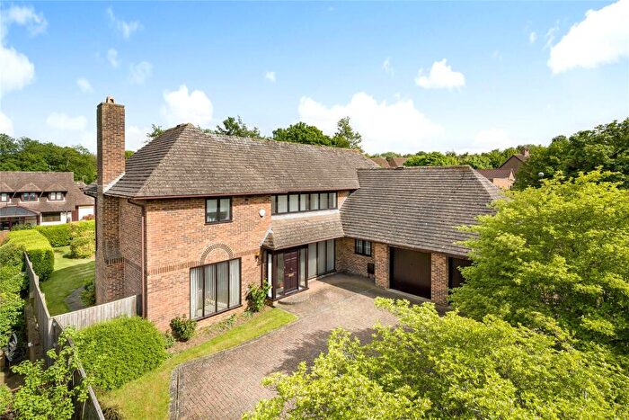 5 Bedroom Detached House For Sale In Redland Drive, Loughton, Milton Keynes, Buckinghamshire, MK5