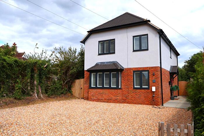 4 Bedroom Detached House For Sale In Five Heads Road, Horndean, PO8