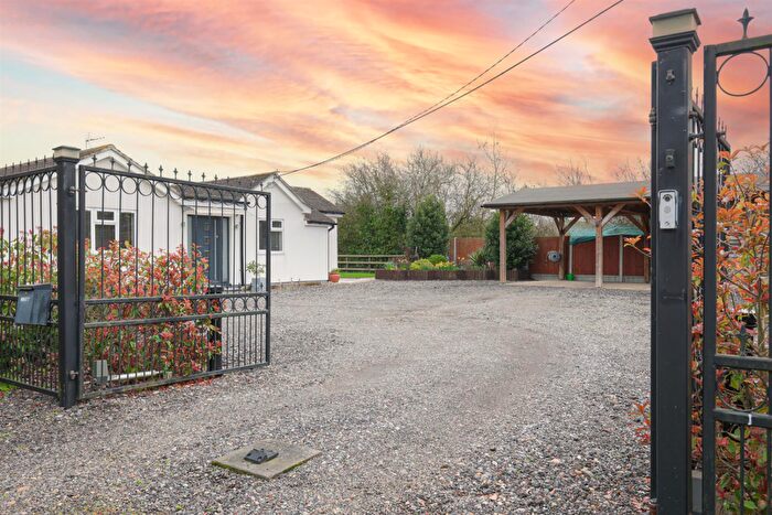 3 Bedroom Detached Bungalow For Sale In Wellington Avenue, Hullbridge, Hockley, SS5