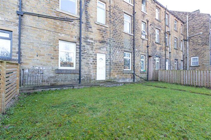 1 Bedroom House To Rent In Manchester Road, Huddersfield, West Yorkshire, HD4