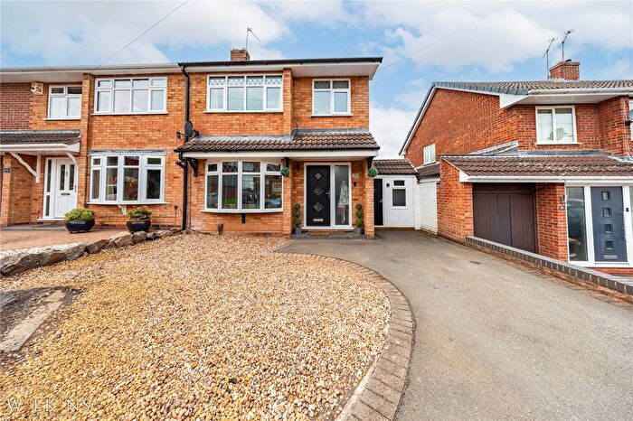 3 Bedroom Semi-detached House For Sale In Berwyn Way, Nuneaton, Warwickshire, CV10