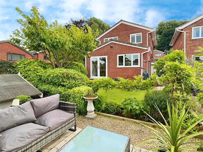 3 Bedroom Detached House For Sale In Southlands Close, Leek, Staffordshire, ST13