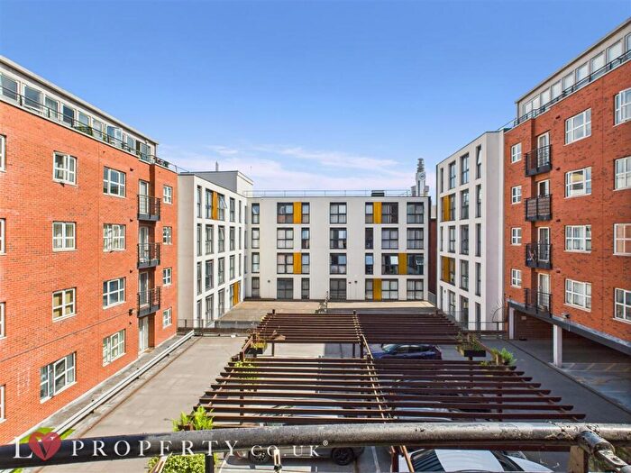 2 Bedroom Apartment To Rent In The Qube, Edward Street, Birmingham, B1