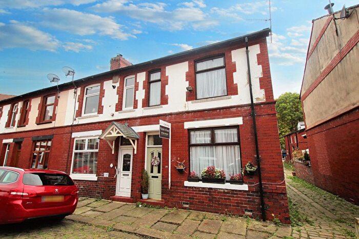 1 Bedroom End Of Terrace House For Sale In Pine Road, Todmorden, OL14