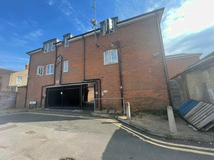 1 Bedroom Apartment To Rent In Swindon, Wiltshire, SN1