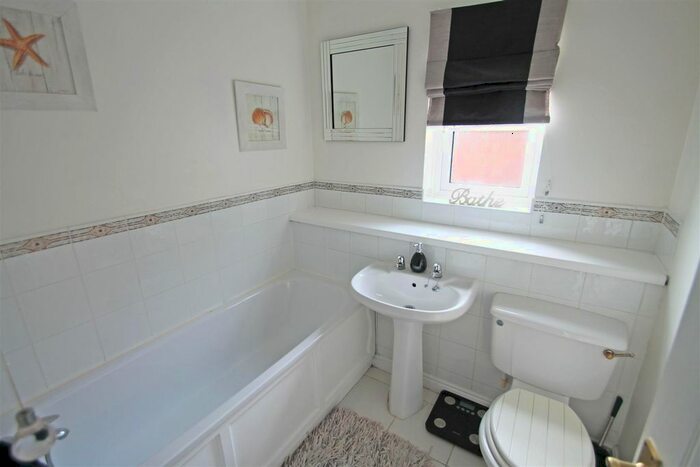 3 Bedroom Detached House To Rent In Broadhurst Abbey, Bedford, MK41