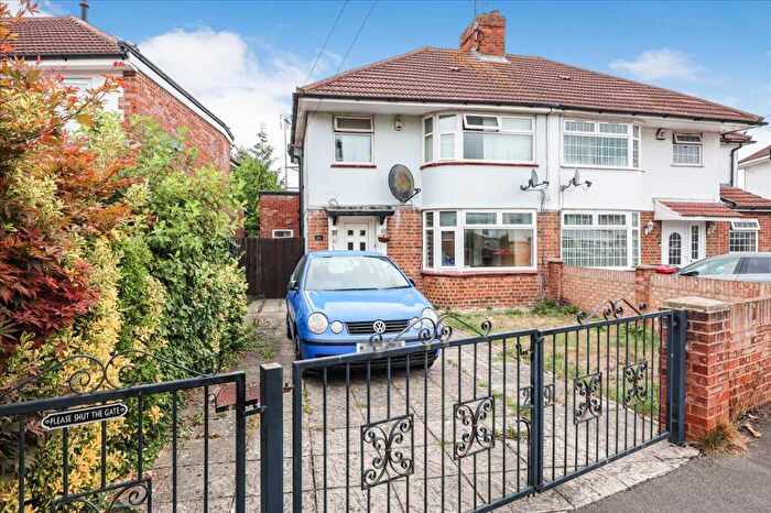 4 Bedroom Semi Detached House For Sale In Cranbourne Road, Cippenham, Slough, SL1