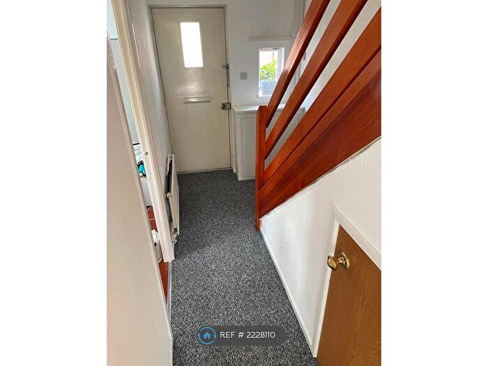 2 Bedroom End Of Terrace House To Rent In Westcott Road, London, SE17