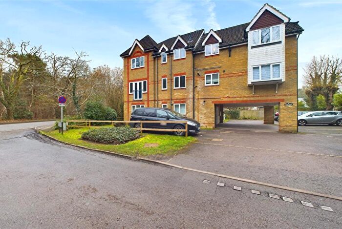 2 Bedroom Flat To Rent In Woking, GU21