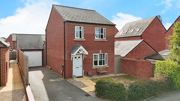 3 Bedroom Detached House For Sale In Peabody Way, Warwick, CV34