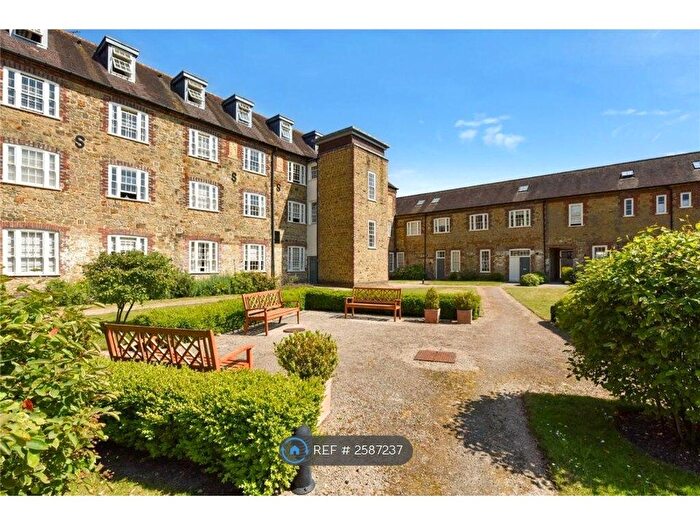 3 Bedroom Maisonette To Rent In Budgenor Lodge, Midhurst, GU29