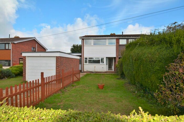 4 Bedroom Semi-Detached House To Rent In Fieldway Crescent, Cowes, PO31