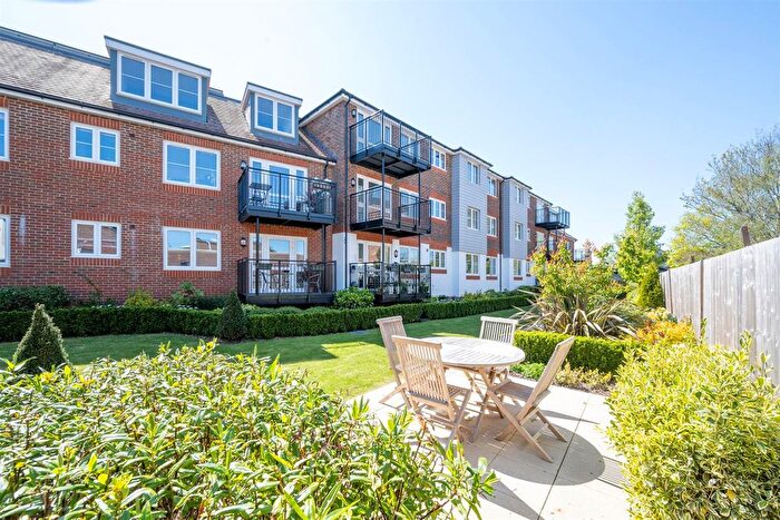 1 Bedroom Flat For Sale In Commercial Road, Paddock Wood, TN12