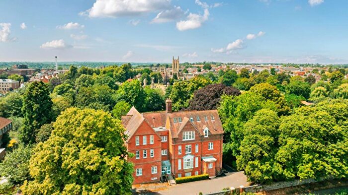 3 Bedroom Apartment For Sale In St James Court, Bury St Edmunds, IP33