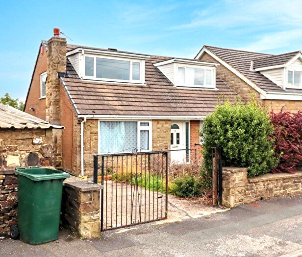 3 Bedroom Bungalow For Sale In New Park Road, Queensbury, BD13