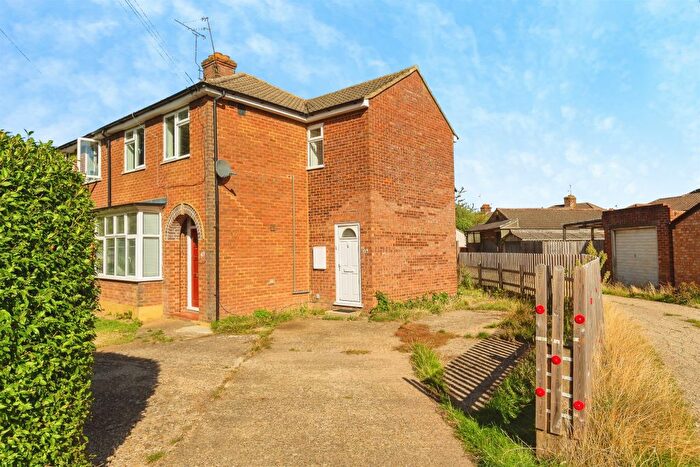 1 Bedroom Maisonette For Sale In Clinton Crescent, Aylesbury, HP21