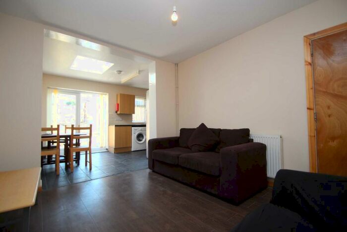 4 Bedroom Semi-Detached House To Rent In Marston Road, Marston **Student Property **, OX3