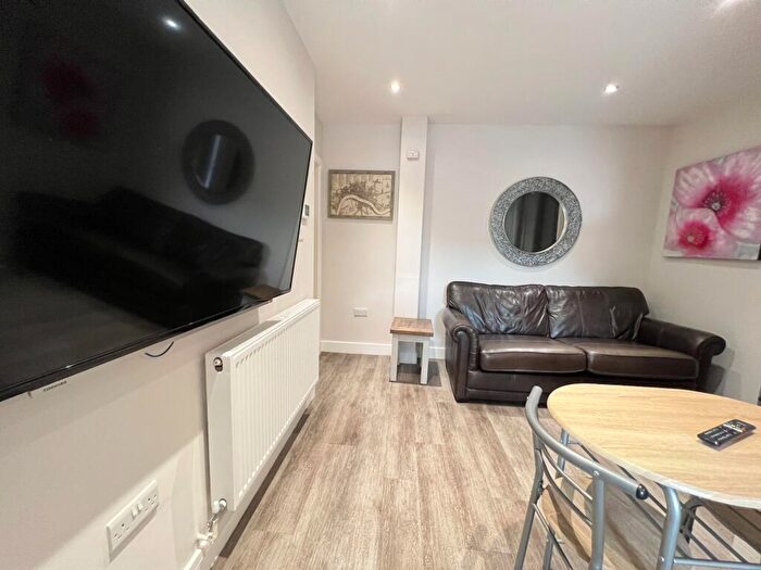 3 Bedroom Apartment To Rent In Flat, Melton Road, West Bridgford, Nottingham, NG2