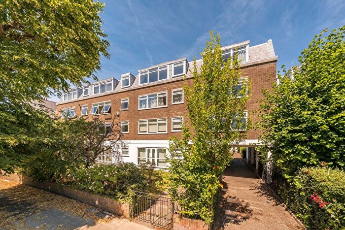 2 Bedroom Flat For Sale In Hamilton Road, Ealing, W5