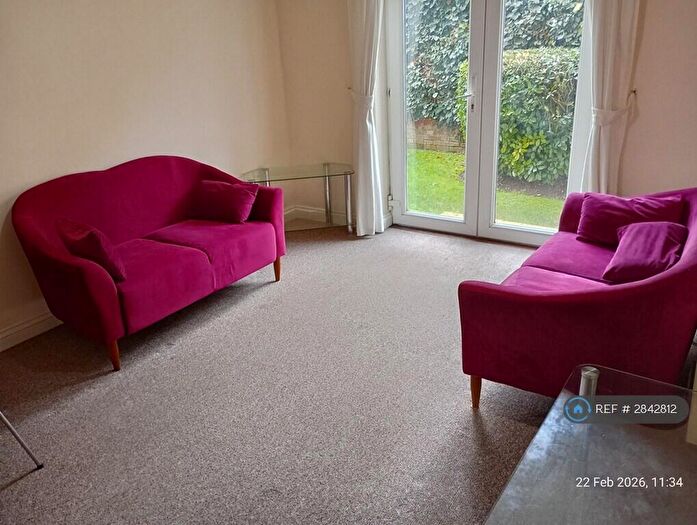 2 Bedroom Flat To Rent In Bartholomew Court, Newbury, RG14