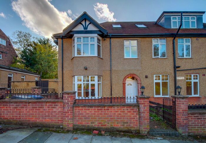2 Bedroom Maisonette To Rent In Eversleigh Road, Finchley, N3
