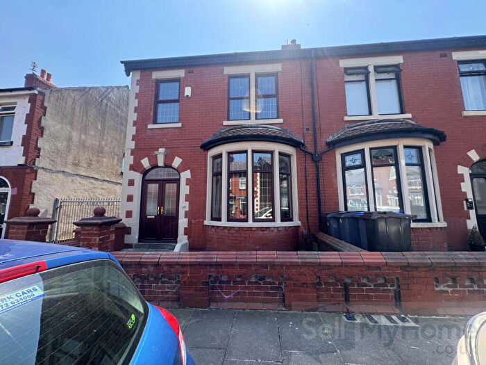 3 Bedroom Semi-Detached House For Sale In St Albans Rd, Blackpool, FY1