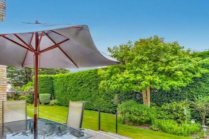 1 Bedroom Flat For Sale In Hart Road, Benfleet, SS7