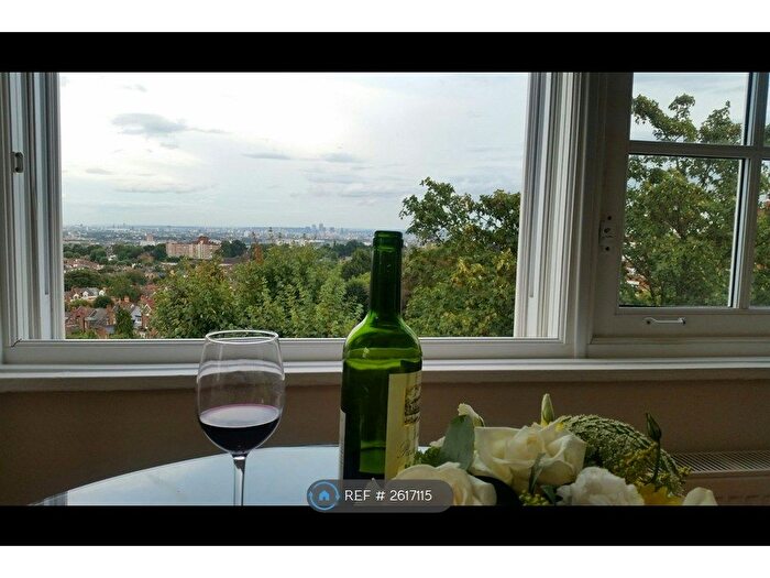 2 Bedroom Flat To Rent In Dowding House, London, N6