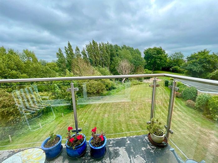 2 Bedroom Flat For Sale In Colbert Avenue, Thorpe Bay, Southend-On-Sea, Essex, SS1