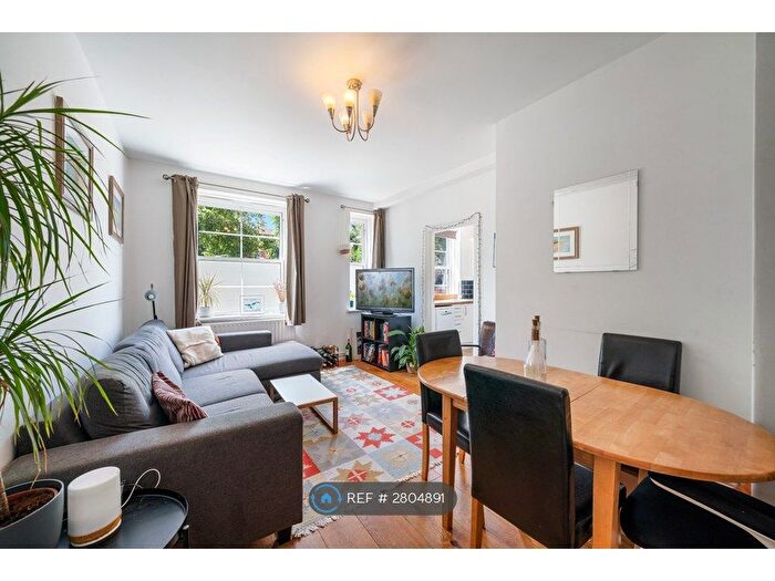 3 Bedroom Flat To Rent In Vauban Estate, London, SE16