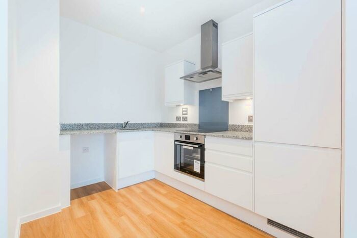 2 Bedroom Flat To Rent In Ilford Hill, Ilford, IG1